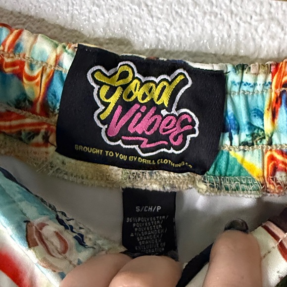 Colorful Urban Print casual Shorts- small - Picture 5 of 6